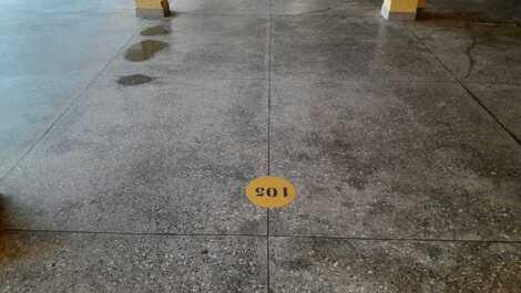 Área da garagem coberta.