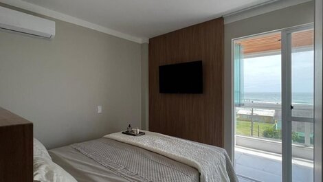 303 - Apto com 03 dorm com Vista Mar na Avenida Principal de Bombas