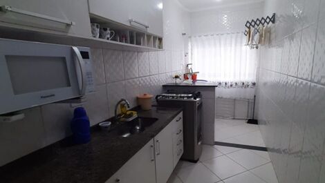 Apto P. das Toninhas, 7 pessoas, 150m da Praia, 2 Q- Ar Cond - Wi-Fi