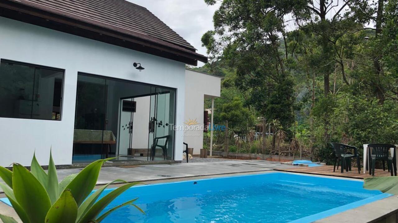 Casa para aluguel de temporada em Garopaba (Praia da Ferrugem)