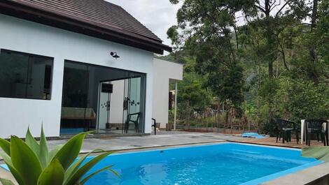 Linda casa para até 10 pessoas a 350m do mar na Praia da Ferrugem