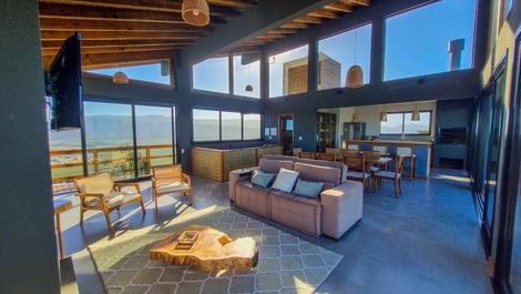 Casa com 2 suítes e vista 360° para a Praia da Silveira em Garopaba/SC