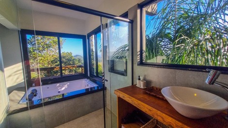 Casa com 2 suítes e vista 360° para a Praia da Silveira em Garopaba/SC