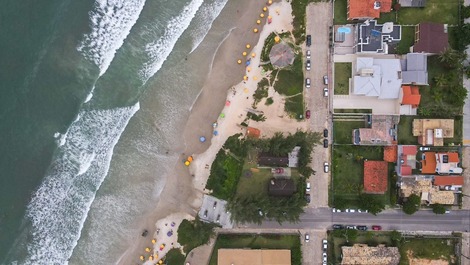 Casa com 5 quartos na beira da Praia de Garopaba/SC