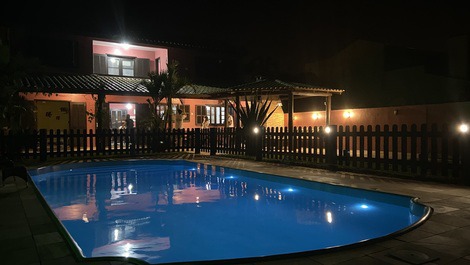 FRENTE MAR, 5 SUÍTES, AC, ATÉ 16 PESSOAS, WIFI, ADAP CADEIRANTES