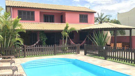 FRENTE MAR, 5 SUÍTES, AC, ATÉ 16 PESSOAS, WIFI, ADAP CADEIRANTES