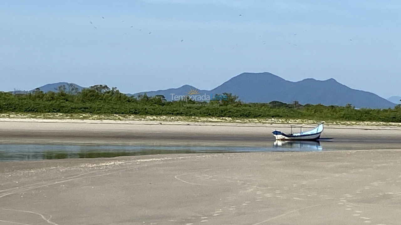Casa para aluguel de temporada em Guaratuba (Barra do Saí)