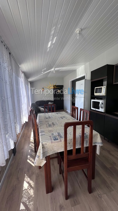 Casa para aluguel de temporada em São Francisco do Sul (Ubatuba)