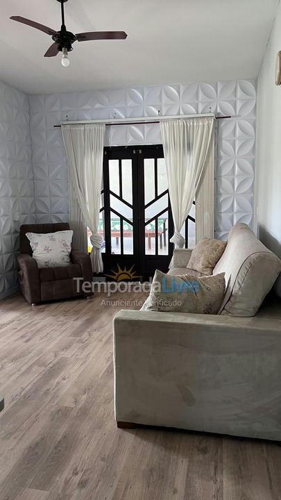 Casa para aluguel de temporada em São Francisco do Sul (Ubatuba)