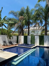 Condomínio Del Lago - Casa Moderna com 4 suítes