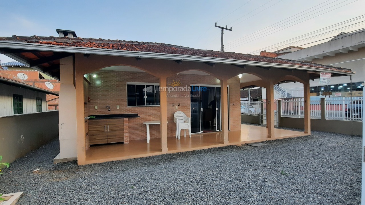 Casa para aluguel de temporada em São Francisco do Sul (Enseada)