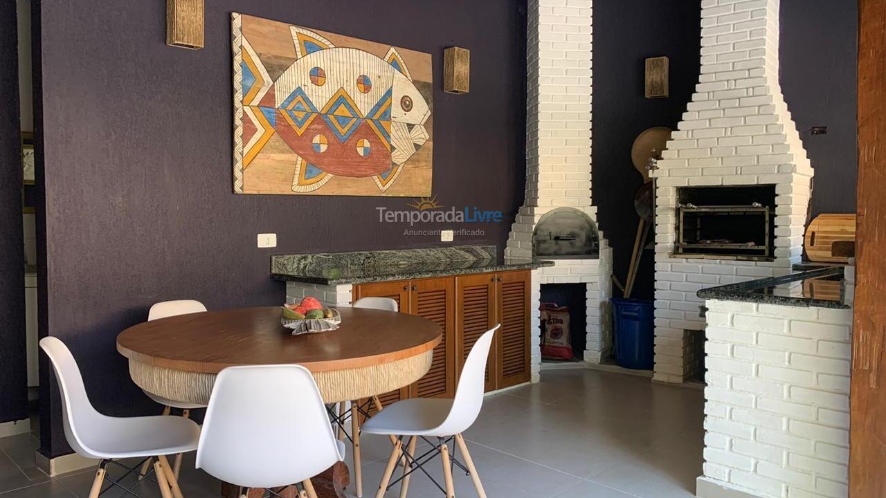 Casa para alquiler de vacaciones em São Sebastião (Praia da Baleia)