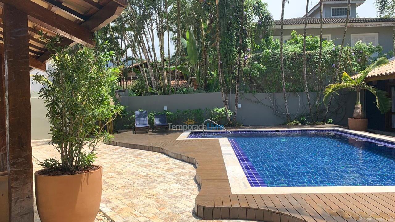 Casa para alquiler de vacaciones em São Sebastião (Praia da Baleia)