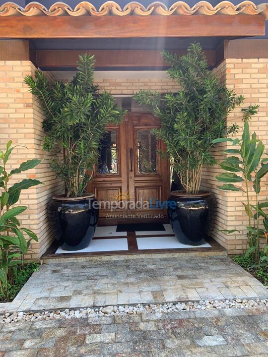 Casa para alquiler de vacaciones em São Sebastião (Praia da Baleia)