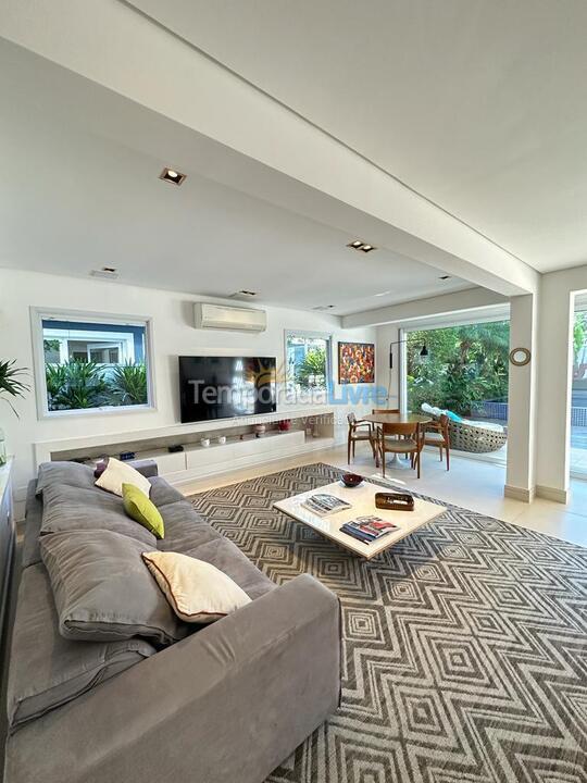 House for vacation rental in São Sebastião (Praia da Baleia)