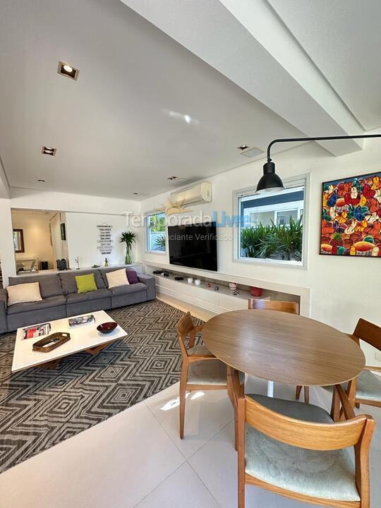 House for vacation rental in São Sebastião (Praia da Baleia)