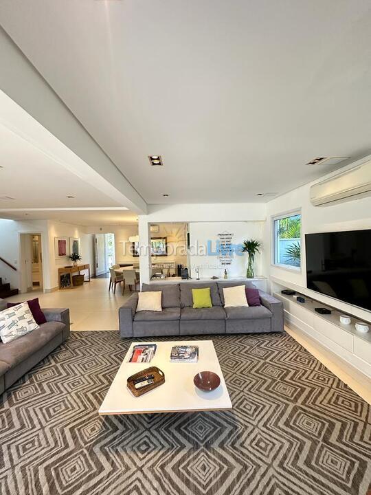 House for vacation rental in São Sebastião (Praia da Baleia)