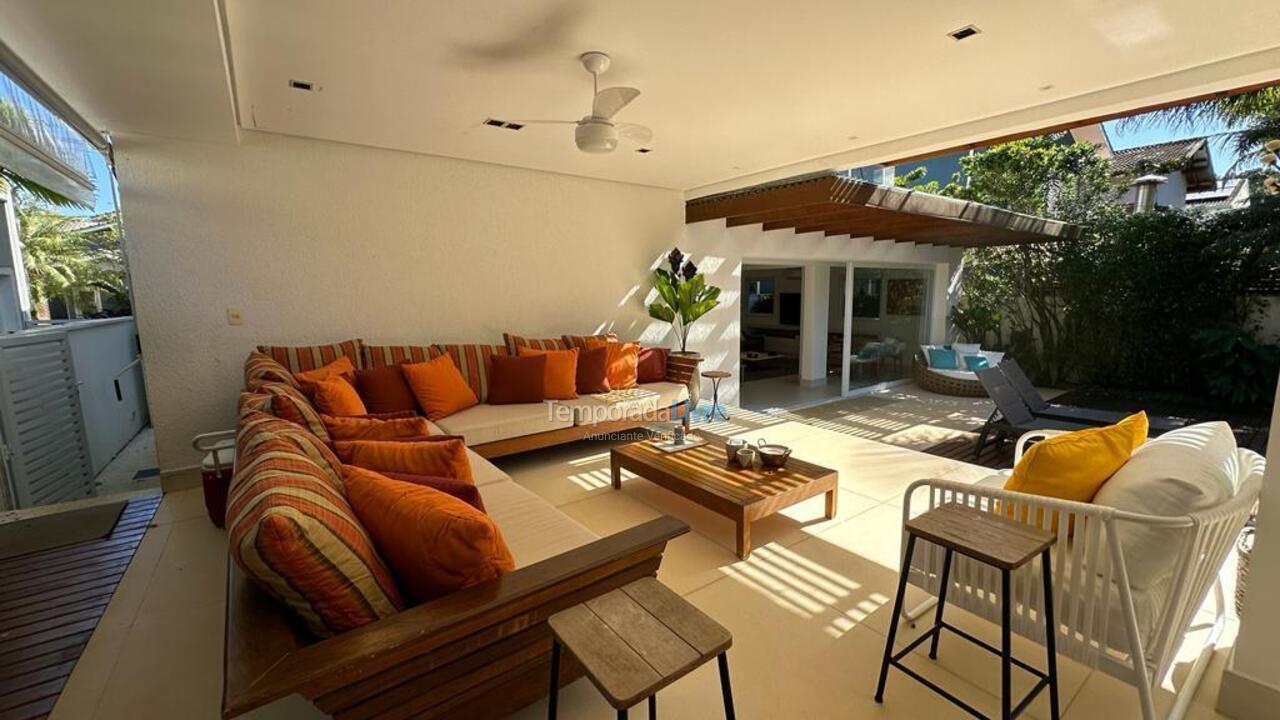 House for vacation rental in São Sebastião (Praia da Baleia)