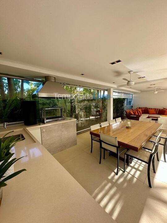 House for vacation rental in São Sebastião (Praia da Baleia)