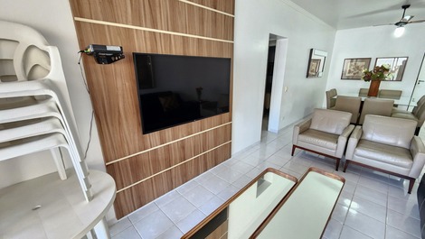 Sala com tv e sacada