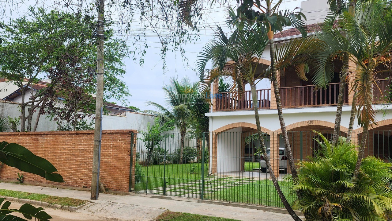 Casa para aluguel de temporada em Ubatuba (Itaguá)