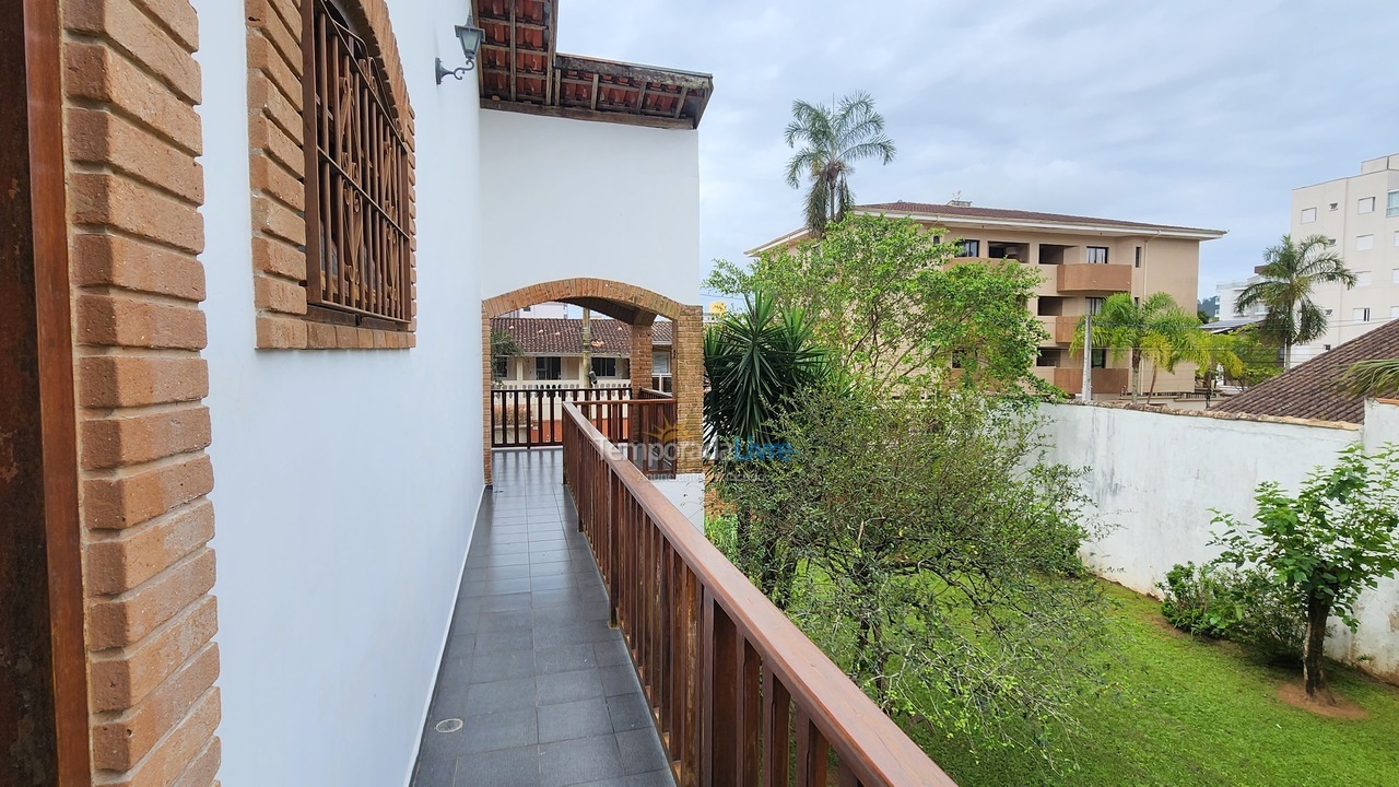 Casa para aluguel de temporada em Ubatuba (Itaguá)