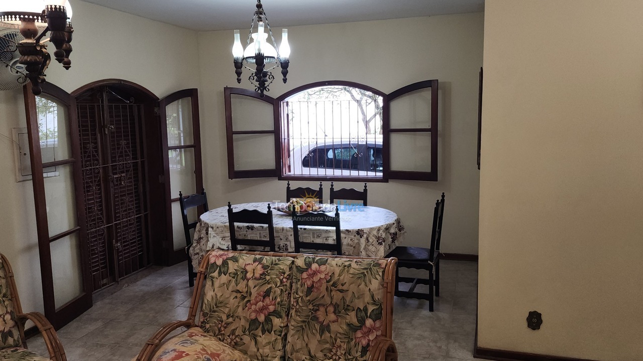 Casa para aluguel de temporada em Ubatuba (Itaguá)