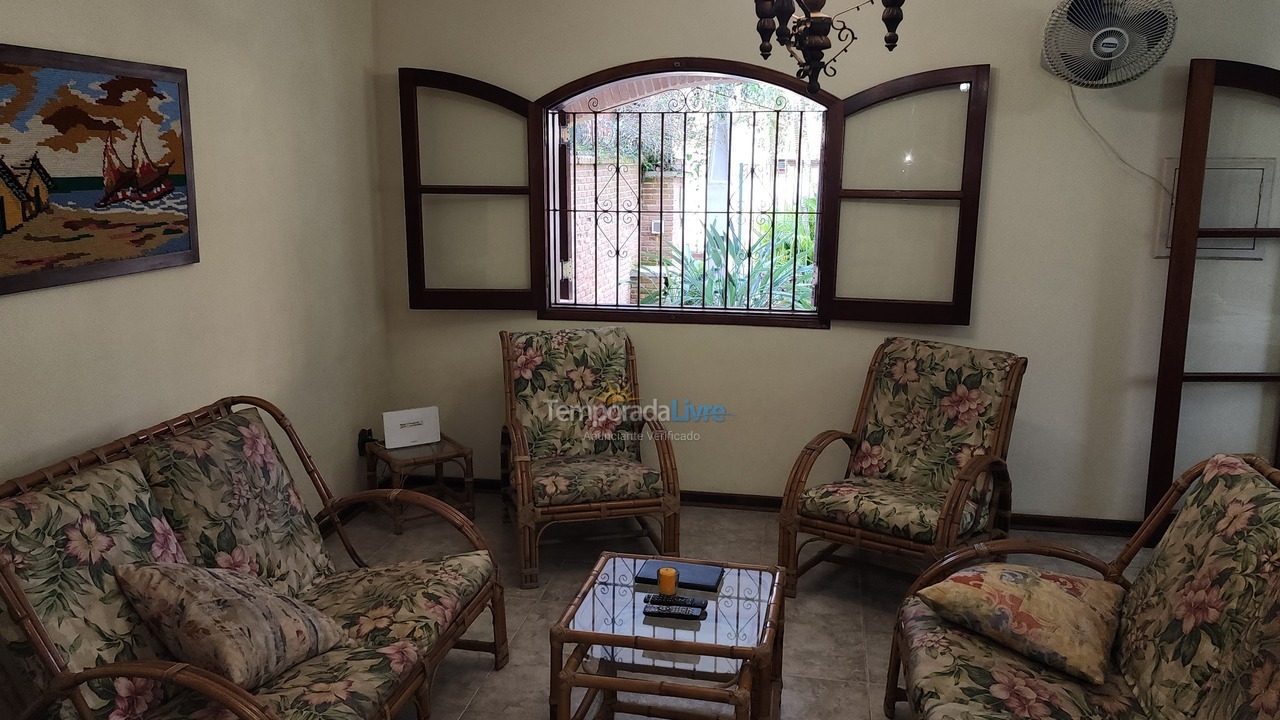 Casa para aluguel de temporada em Ubatuba (Itaguá)