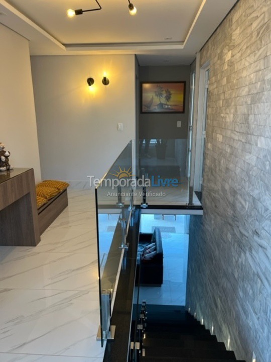 Casa para aluguel de temporada em São Francisco do Sul (Enseada)