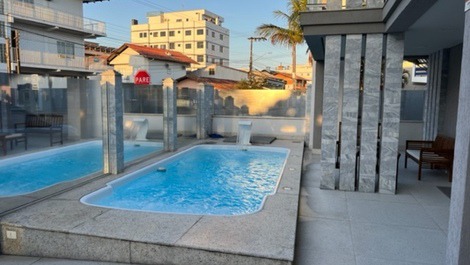 Excelente Sobrado 1 suite, 4 quartos com AC, WI-FI, 50m do mar
