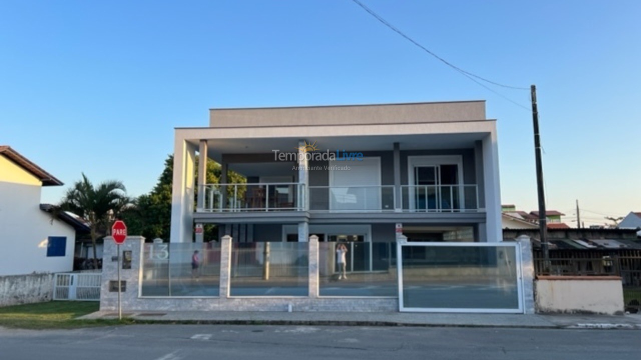 Casa para aluguel de temporada em São Francisco do Sul (Enseada)