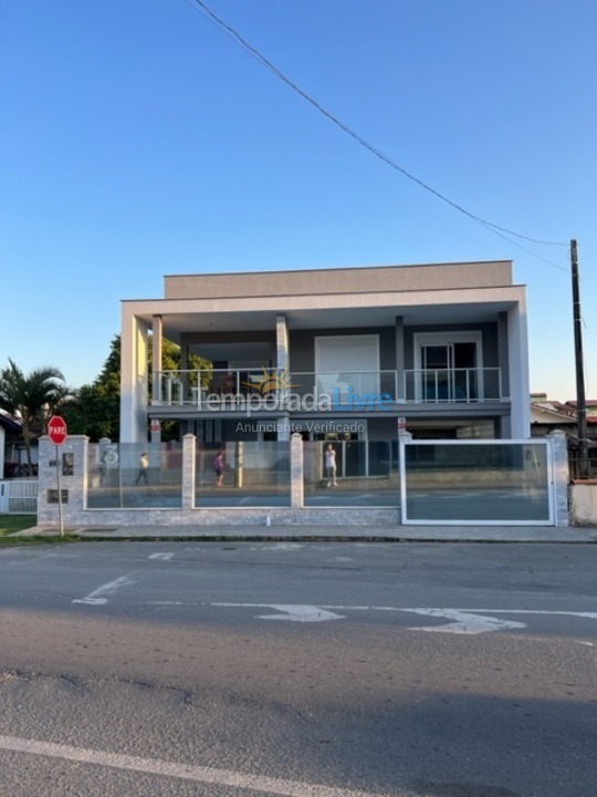 Casa para aluguel de temporada em São Francisco do Sul (Enseada)