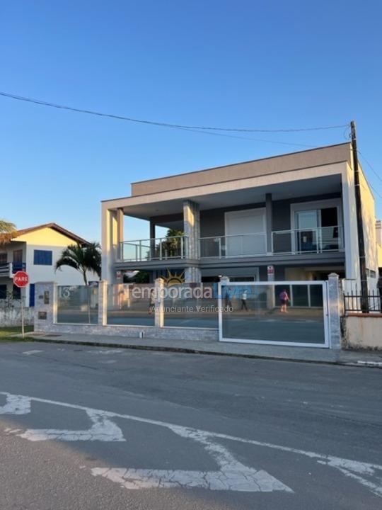 Casa para aluguel de temporada em São Francisco do Sul (Enseada)
