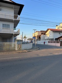 Excelente Sobrado 1 suite, 4 quartos com AC, WI-FI, 50m do mar