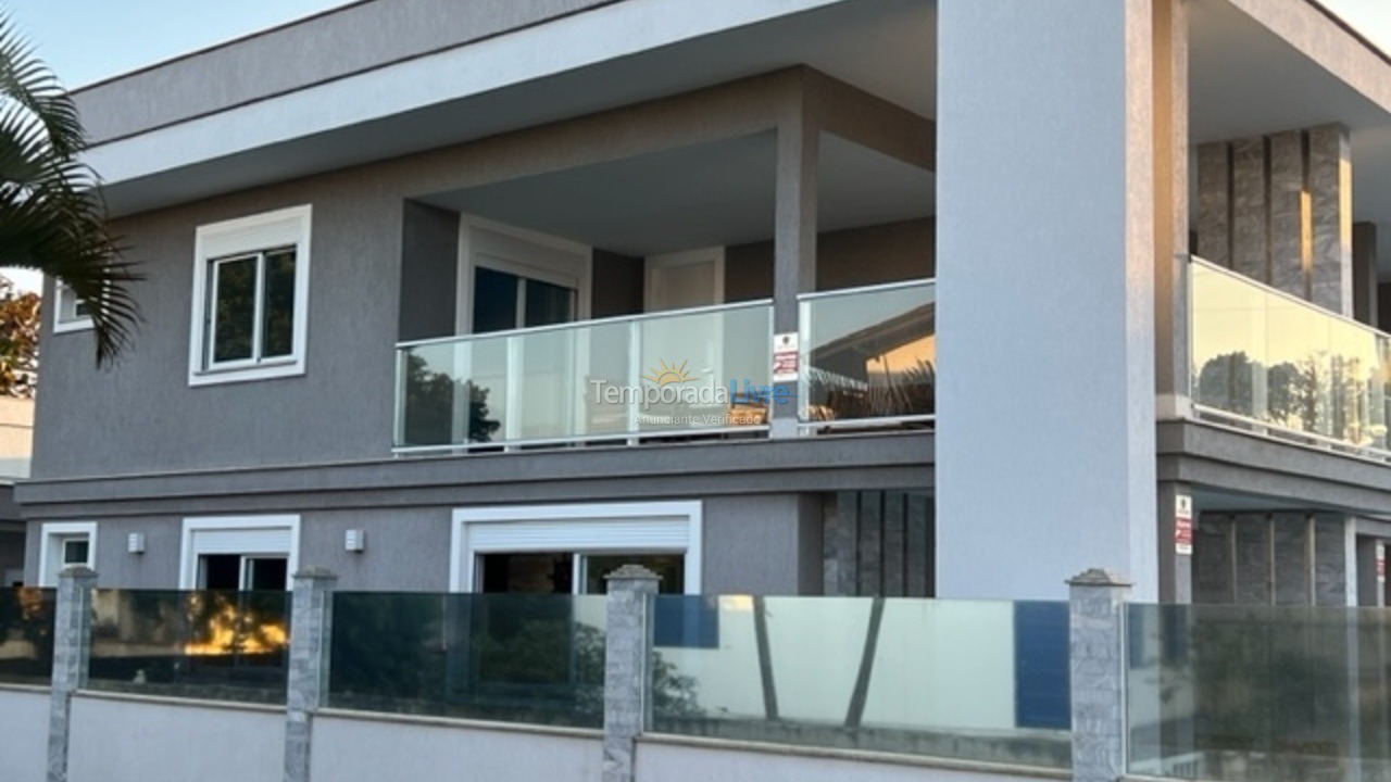 Casa para aluguel de temporada em São Francisco do Sul (Enseada)