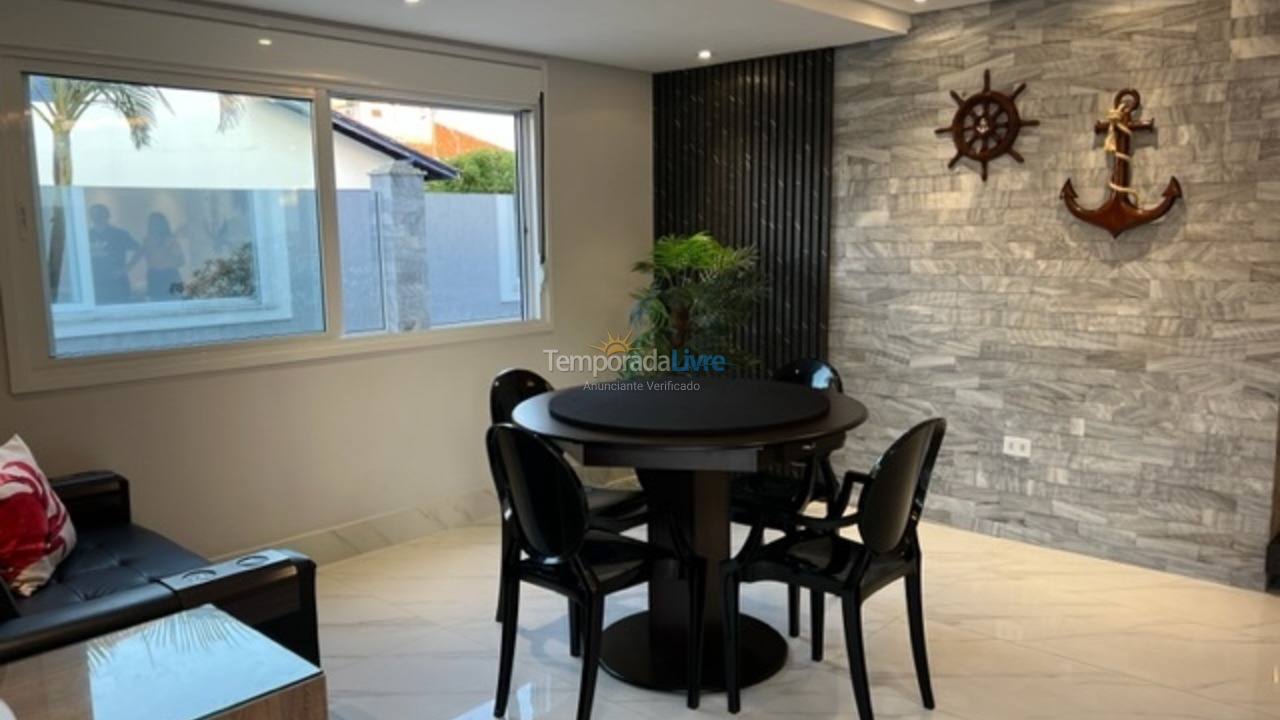 Casa para aluguel de temporada em São Francisco do Sul (Enseada)