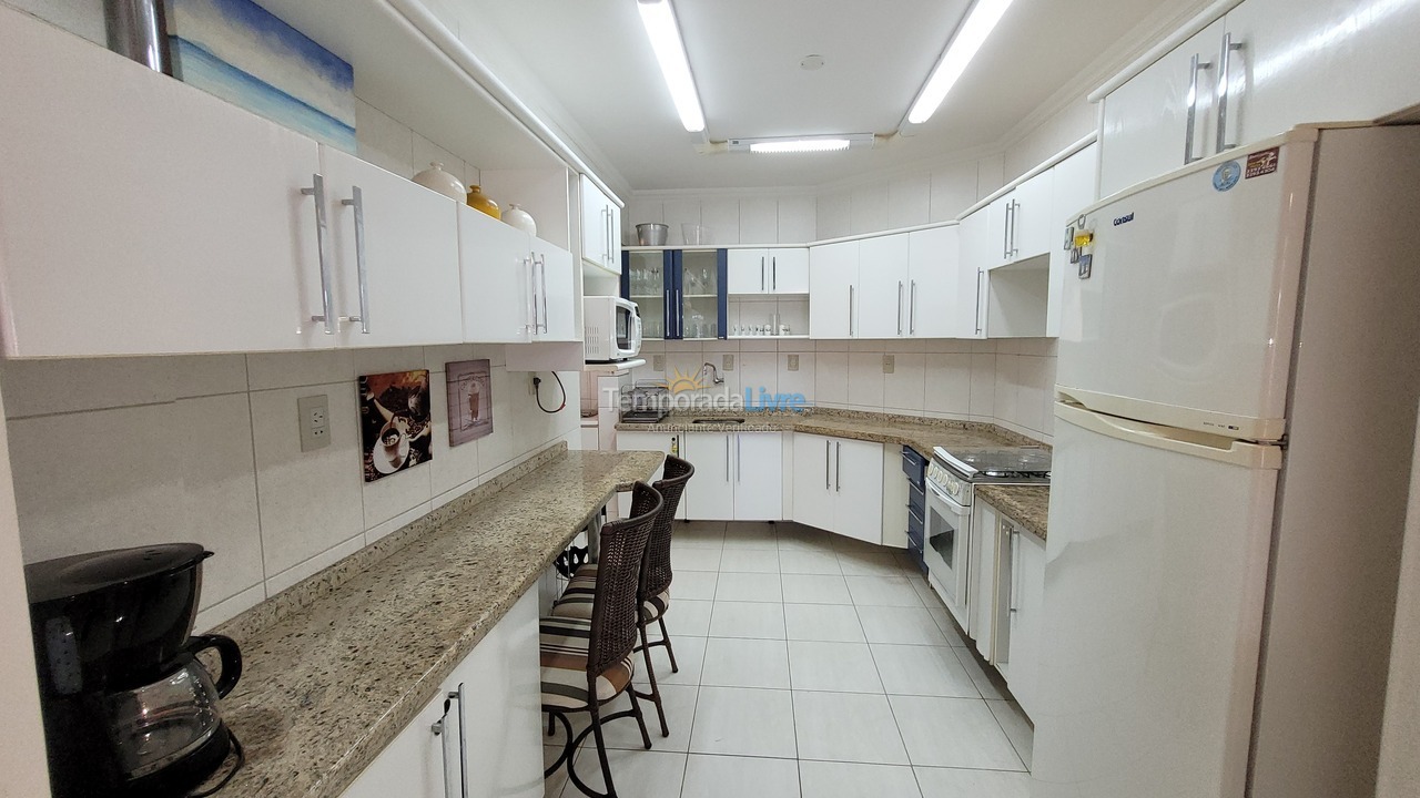 Apartamento para aluguel de temporada em Bombinhas (Praia de Bombas)