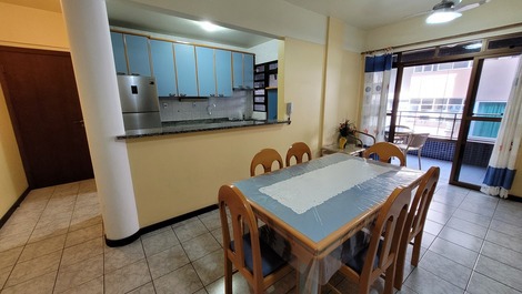 Apartment on the avenue with 3 bedrooms.