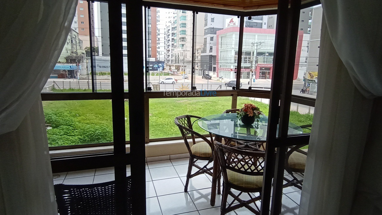 Apartamento para aluguel de temporada em Itapema (Meia Praia)