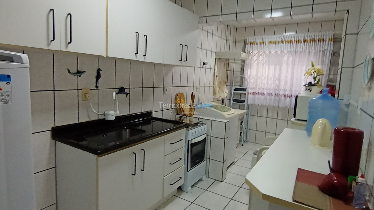 Apartamento para aluguel de temporada em Itapema (Meia Praia)