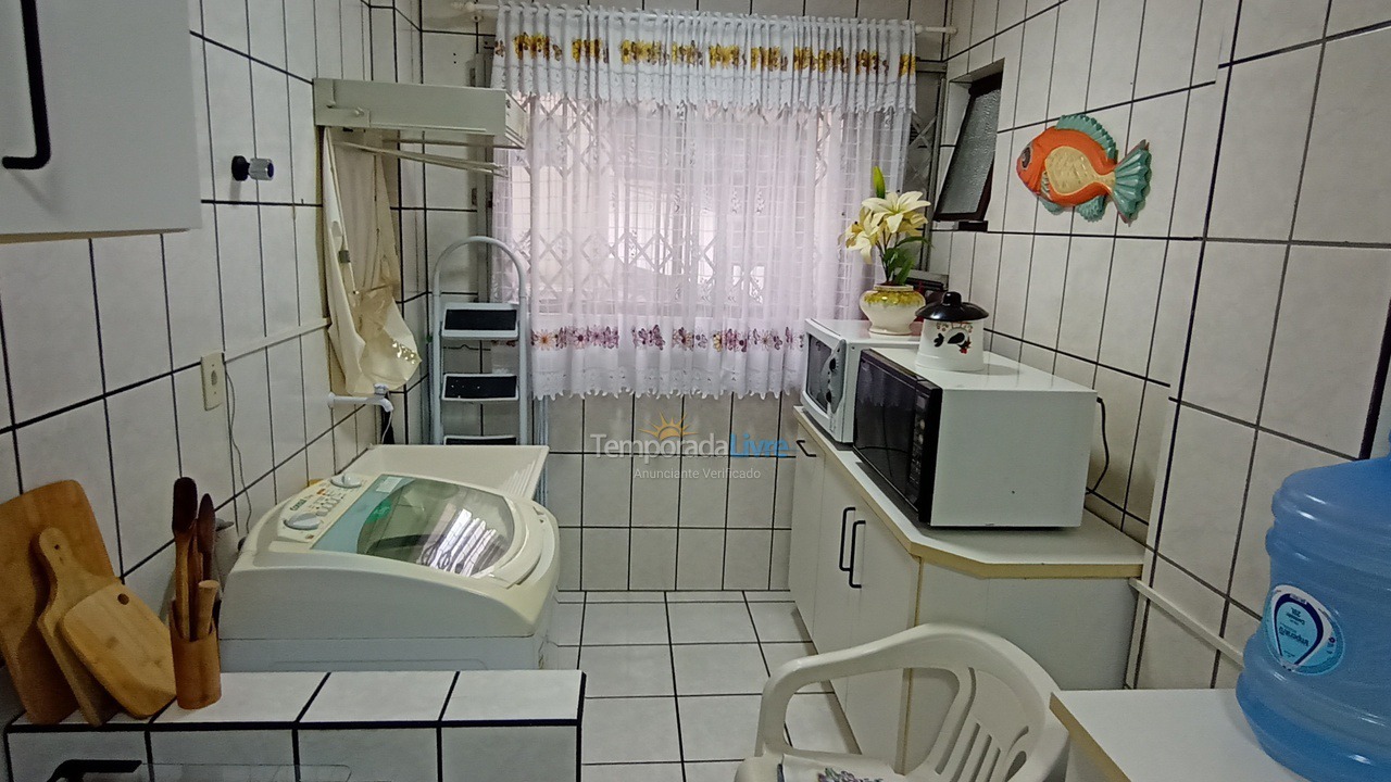 Apartamento para aluguel de temporada em Itapema (Meia Praia)