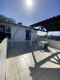 JK Master I cozinha, churrasqueira, vista para o mar e estacionamento