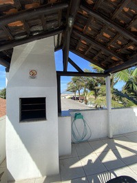 JK Master I cozinha, churrasqueira, vista para o mar e estacionamento