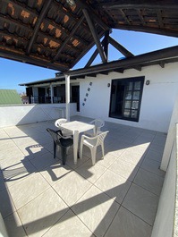 JK Master I cozinha, churrasqueira, vista para o mar e estacionamento