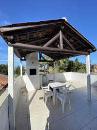 JK Master I cozinha, churrasqueira, vista para o mar e estacionamento