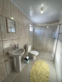 JK Master II cozinha, churrasqueira, vista para o mar e estacionamento