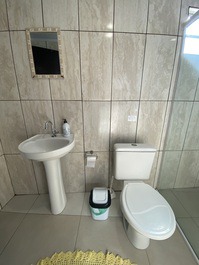 JK Master II cozinha, churrasqueira, vista para o mar e estacionamento