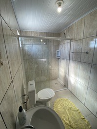 JK Master II cozinha, churrasqueira, vista para o mar e estacionamento