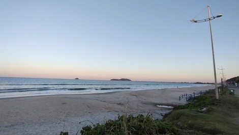 Excelente imóvel frente mar, 1 suite mais 3 quartos com AC, WI-FI