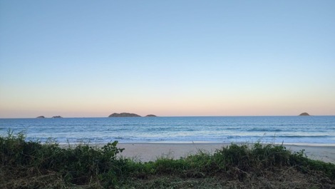 Excelente imóvel frente mar, 1 suite mais 3 quartos com AC, WI-FI